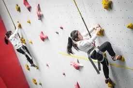 拒绝“下棋”！被上海队追着打！广东男篮季后赛可能一轮游？